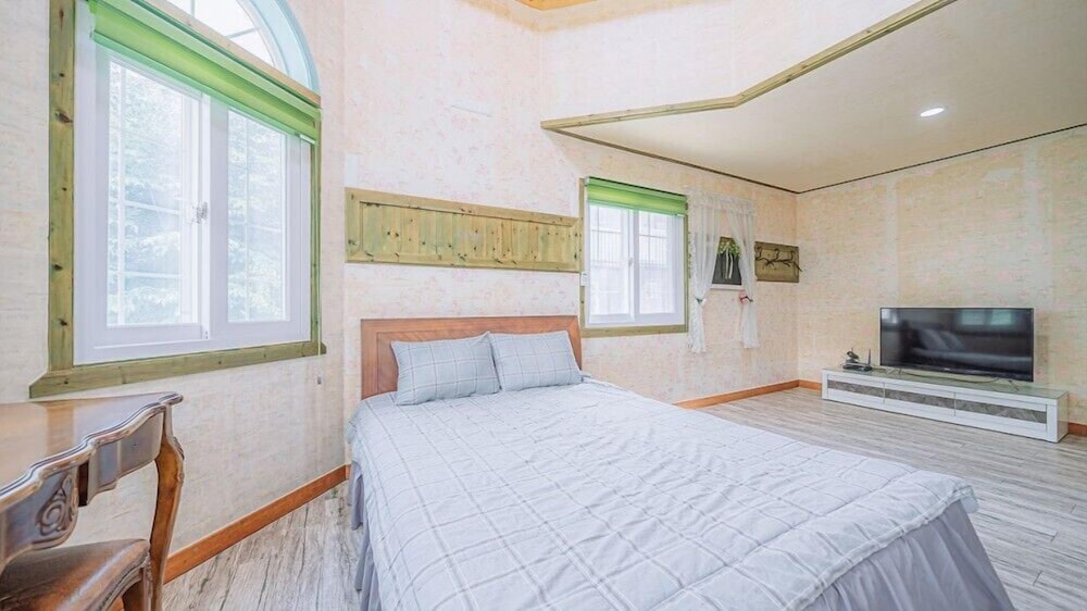 Room (amaryllis) photo 1
