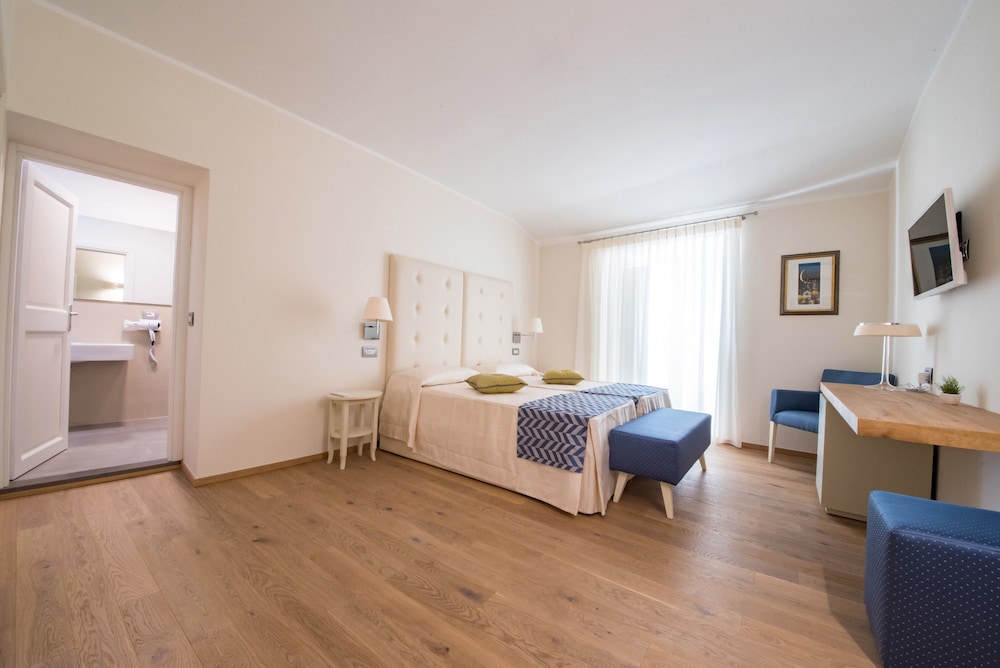 Superior Double or Twin Room photo 3