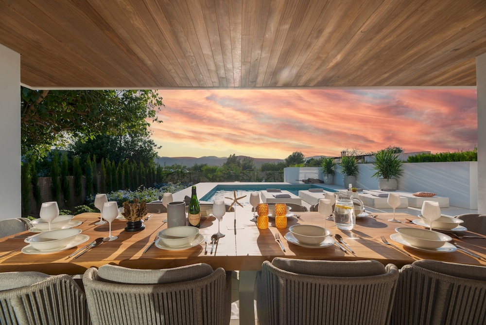 Villa photo 2