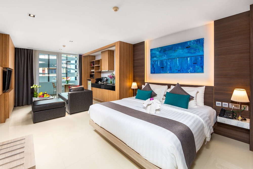 Premier Deluxe Room - Photo 4
