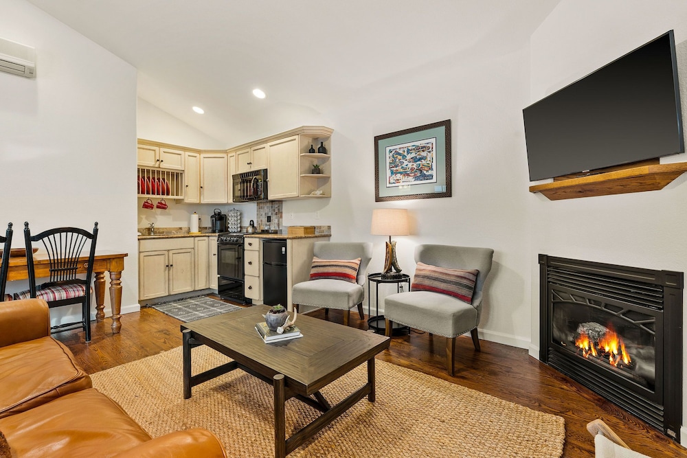 Wooded Full Cottage photo 1