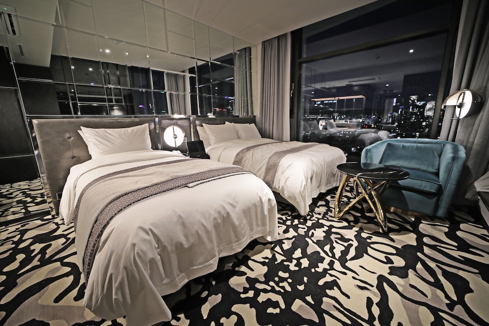 Signature Twin Room photo 1