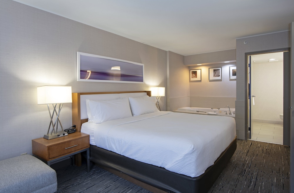 Suite, 1 King Bed (Additional Living Area) - Photo 4