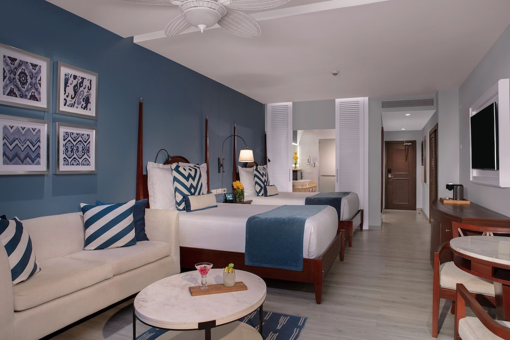 Preferred Club Junior Suite Ocean View Swim-Out Double