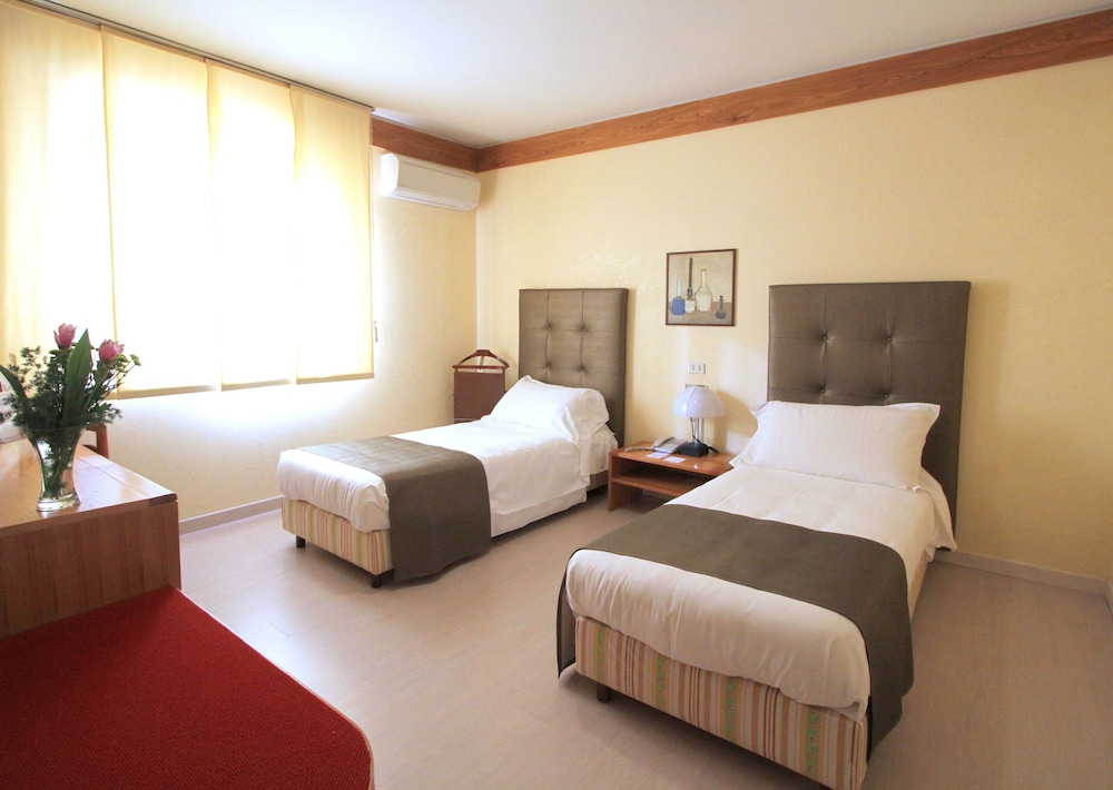 Superior Double or Twin Room - Photo 3