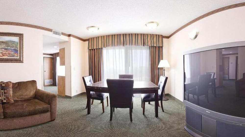 Suite, 1 Bedroom - Photo 4