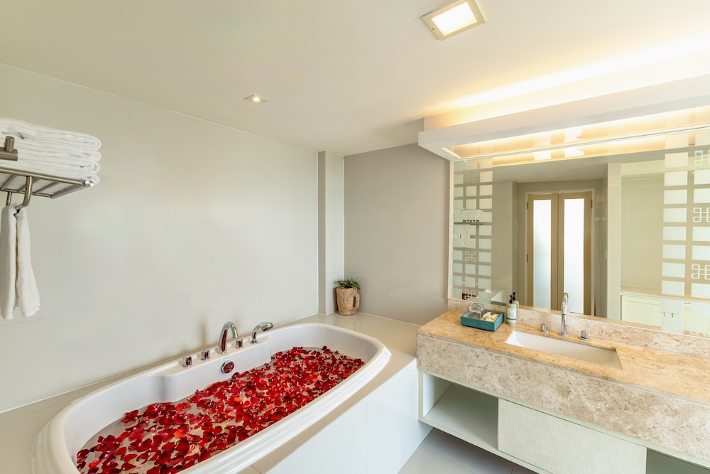 2 Bedroom Suite - Photo 16
