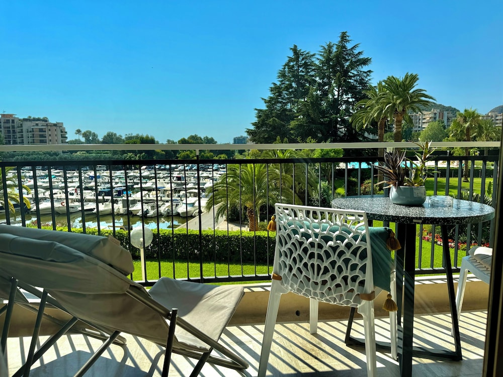 Deluxe Studio, Balcony, Marina View photo 2