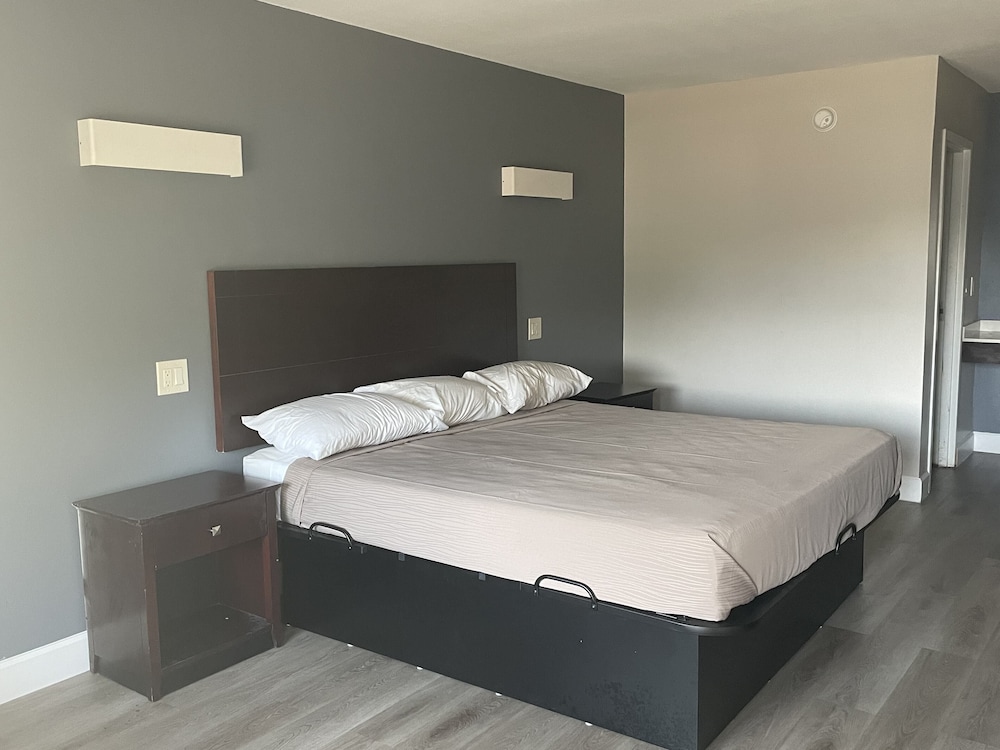 Deluxe Room, 1 King Bed, Non Smoking