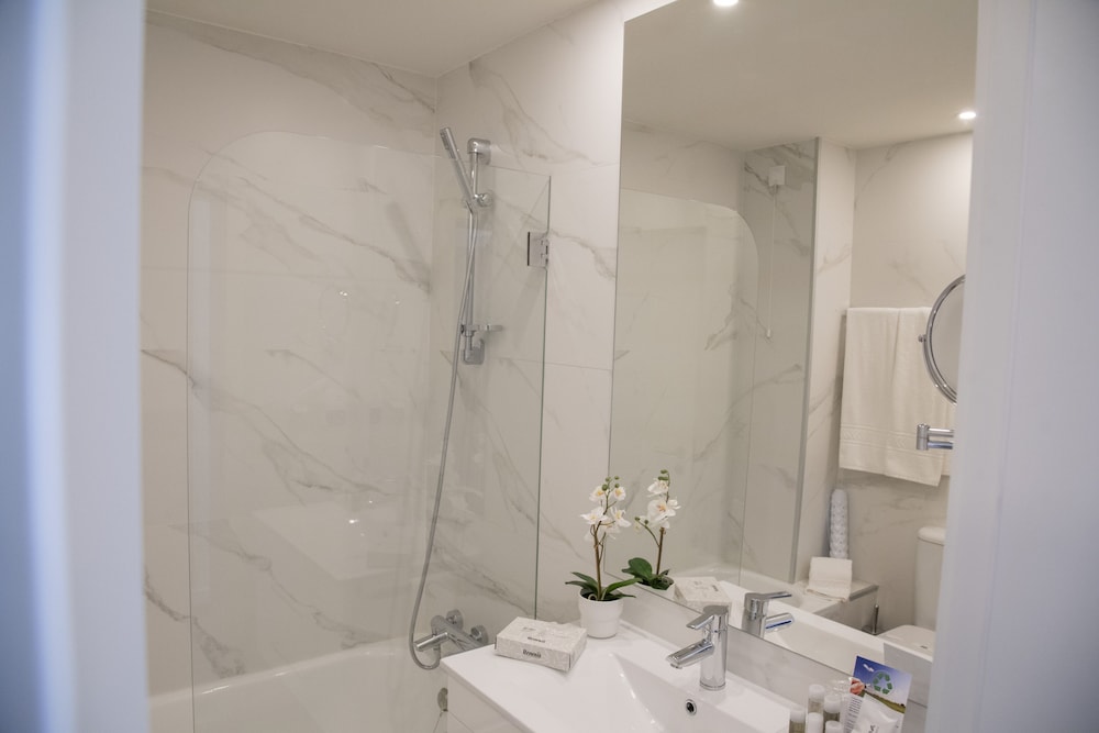 Double or Twin Room - Photo 4