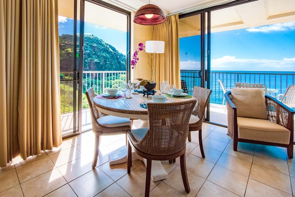 Comfort Suite, 1 Queen Bed with Sofa bed, Balcony, Ocean View photo 1