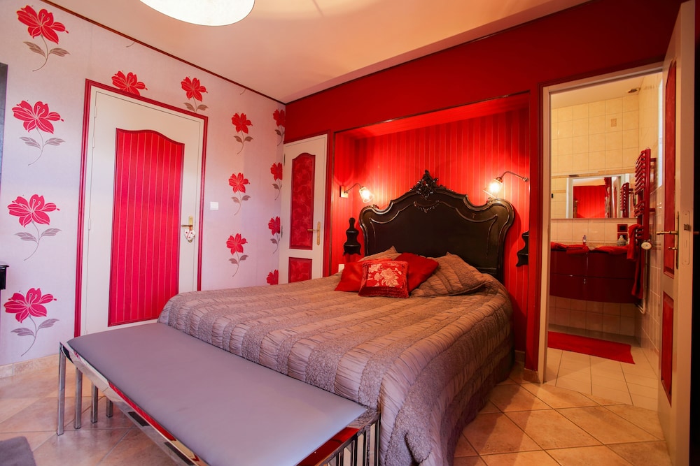 Premium Double Room, 1 Queen Bed (Yseult)