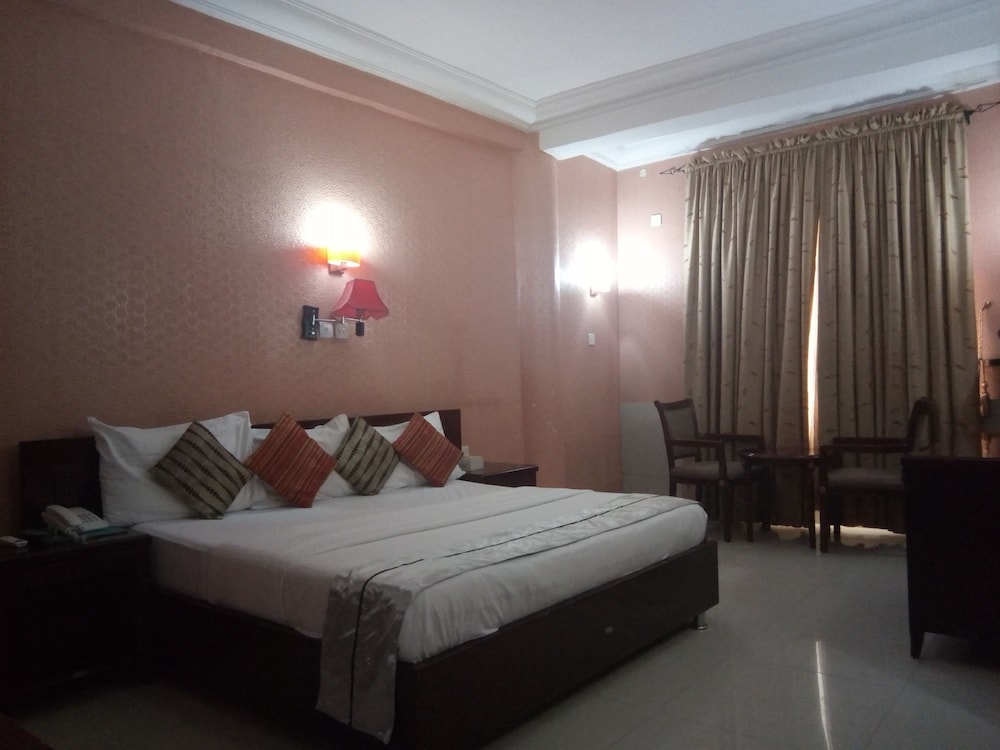 Standard Room, 1 Queen Bed, Non Smoking, Pool View