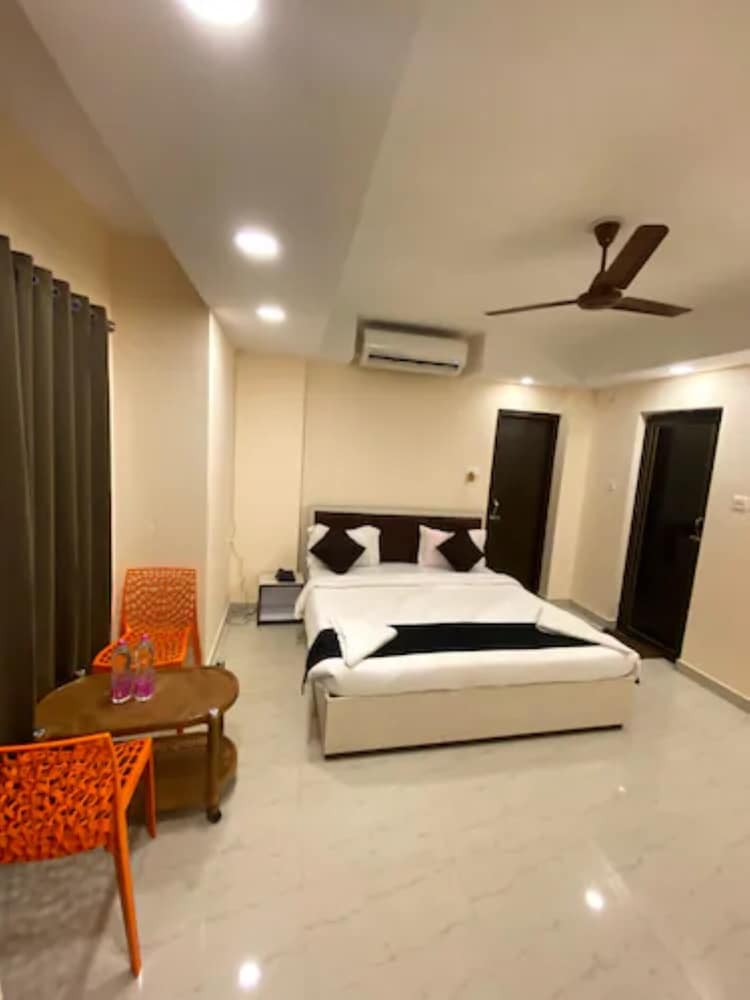 Executive Quadruple Room, City View