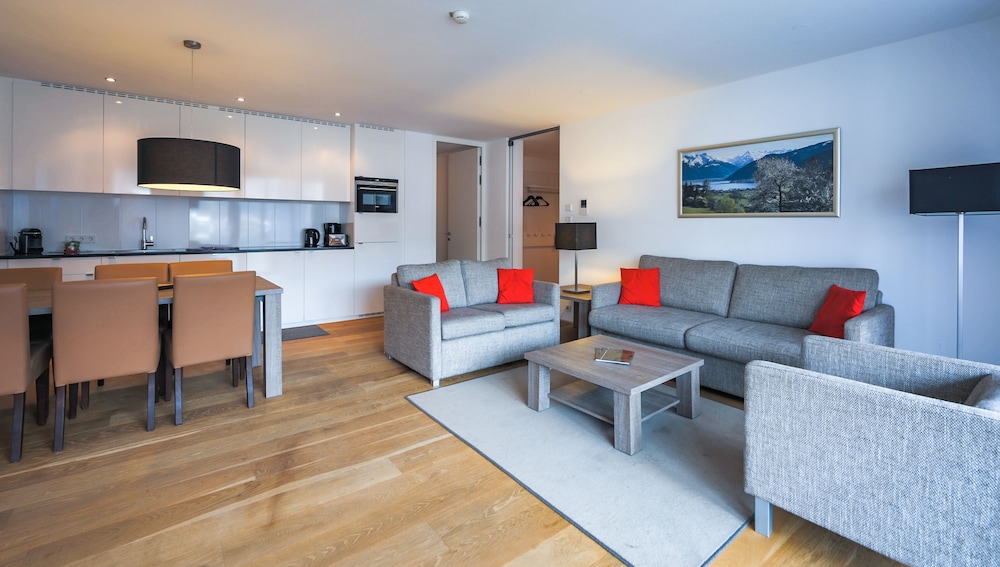 Apartment, 2 Bedrooms, Lake View photo 2