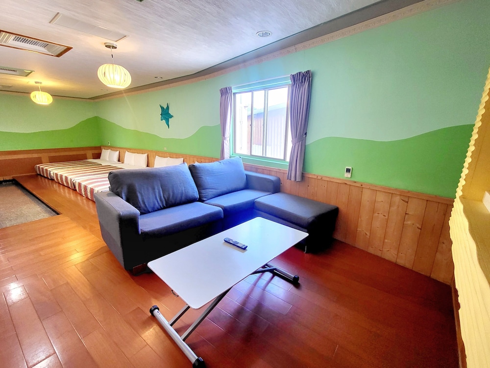 Comfort Room, Multiple Beds, 2 Bathrooms, Tower photo 2