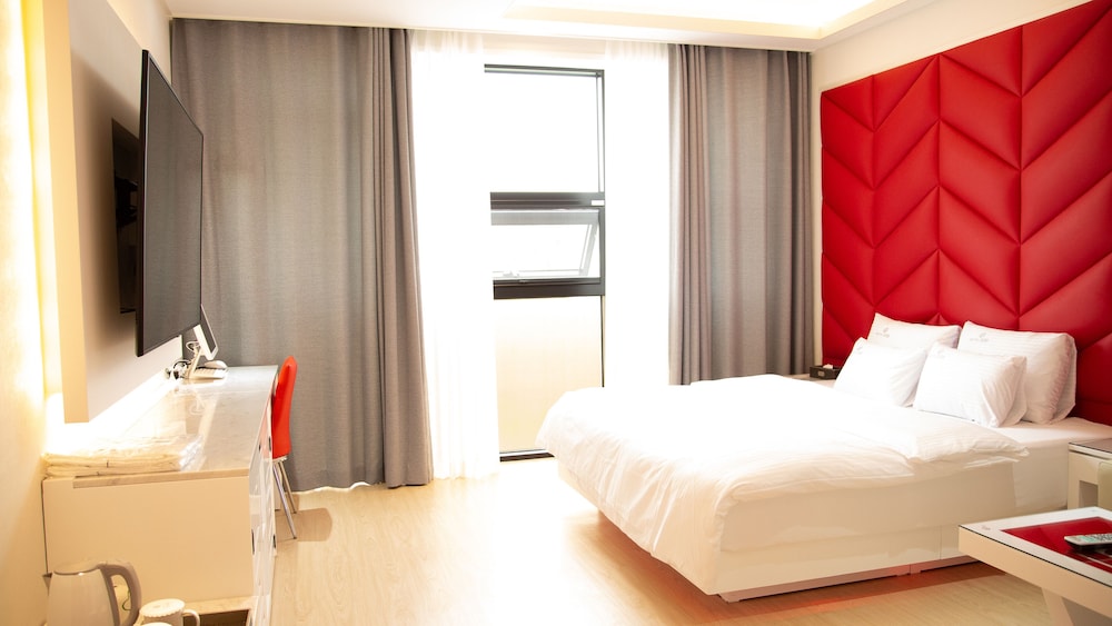 Deluxe Room - Photo 3
