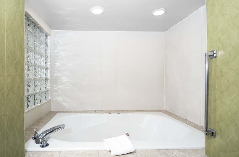 Executive Suite, 1 King Bed - Photo 7