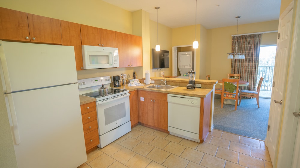 Suite, 1 Bedroom - Photo 12