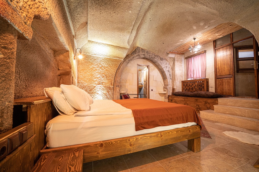 Traditional Suite, Jetted Tub - Photo 3