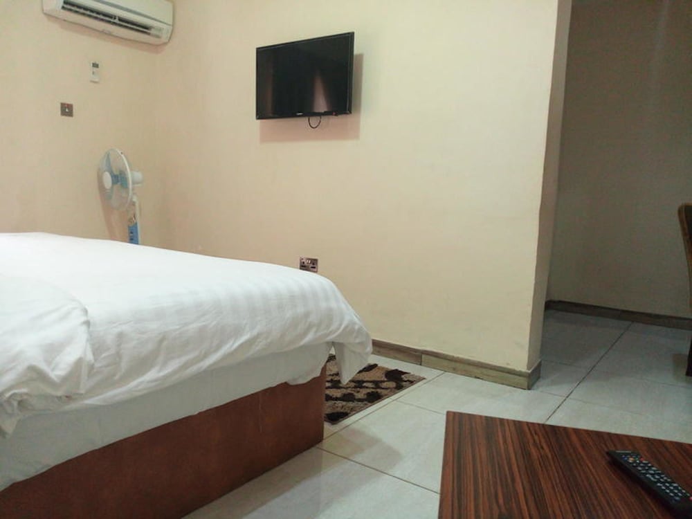 Room (Deluxe Or Superior)