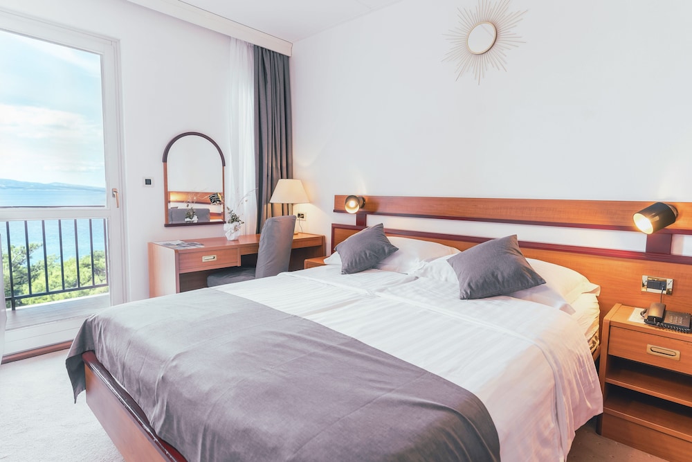 Standard Double Room, Balcony, Sea Facing - Photo 1