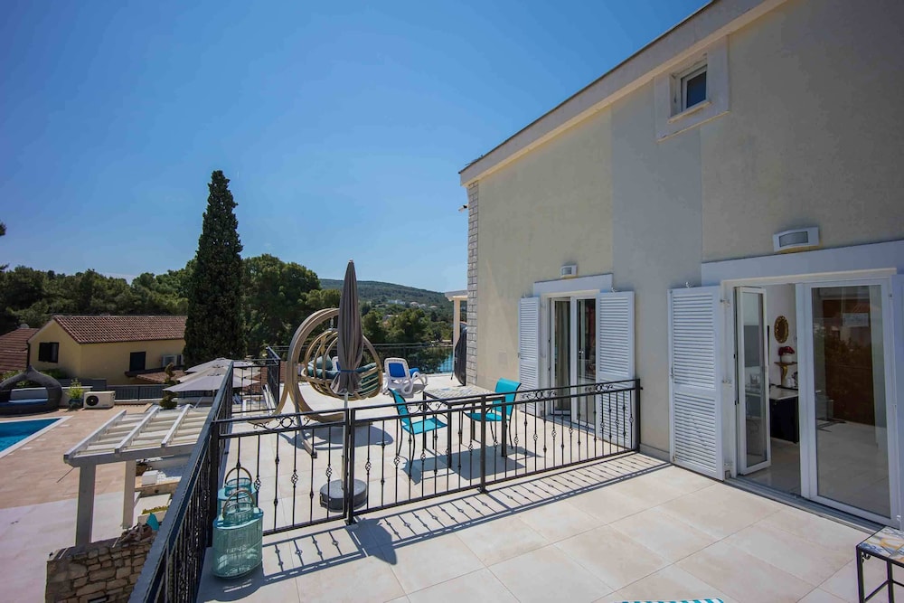 Classic Double Room, 1 Queen Bed, Private Bathroom, Garden View photo 3