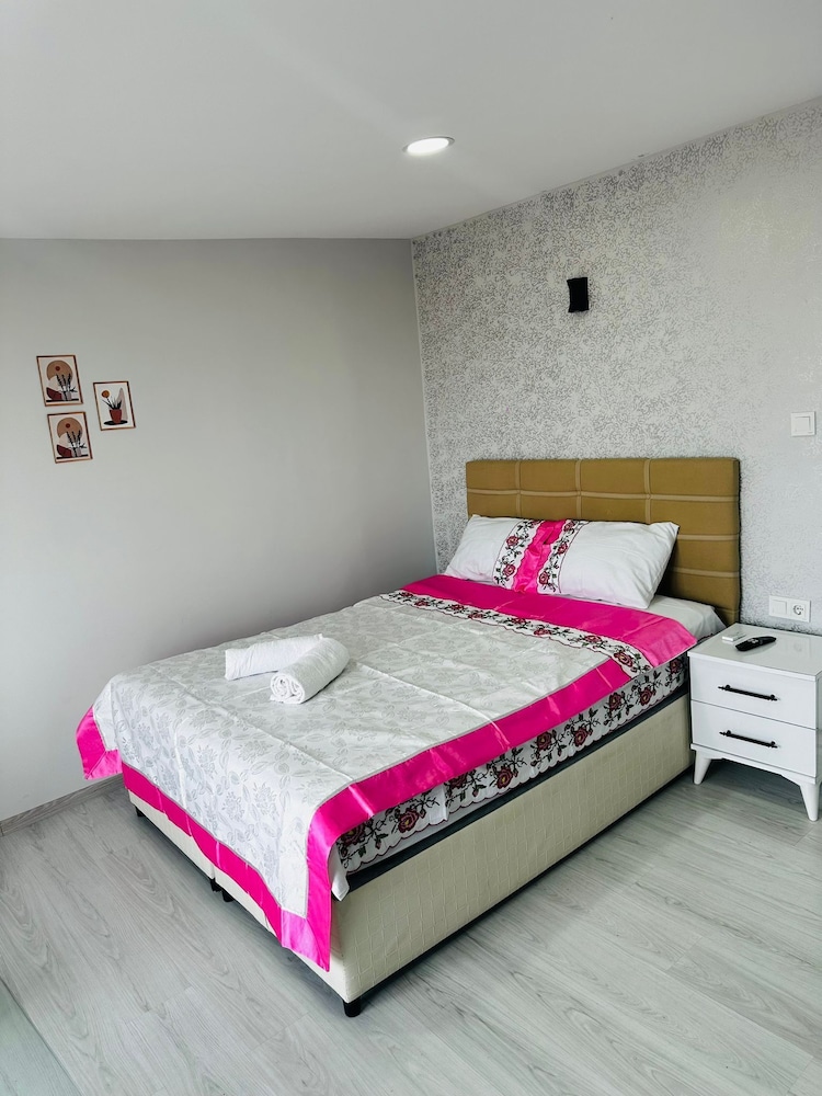 Standard Double Room - Photo 11