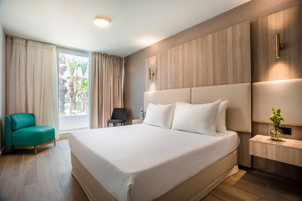 Double Room, Balcony, Pool View photo 1