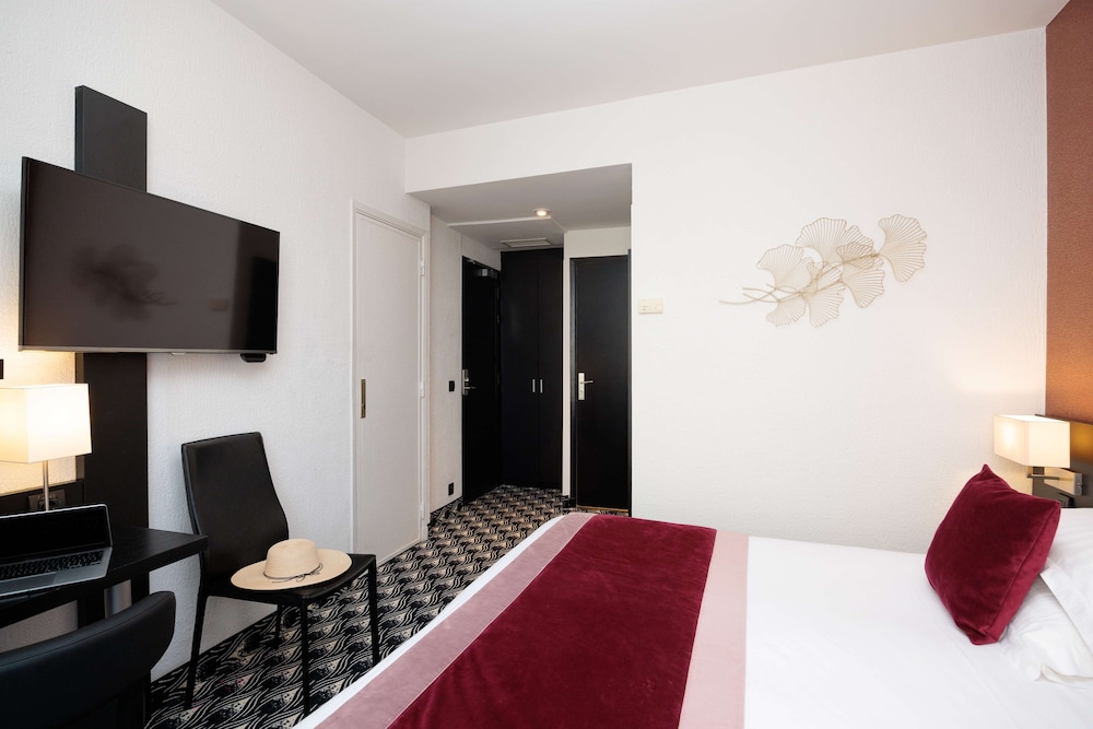 Standard Room, 1 King Bed, Non Smoking (Twin bed on request) - Photo 6