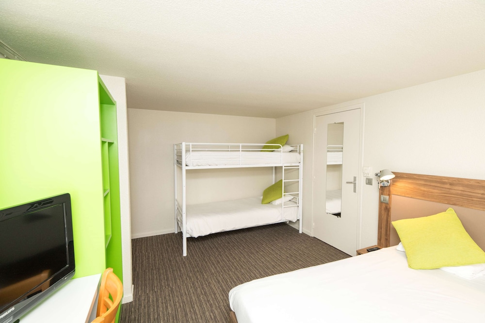 Standard Room, Multiple Beds - Photo 7