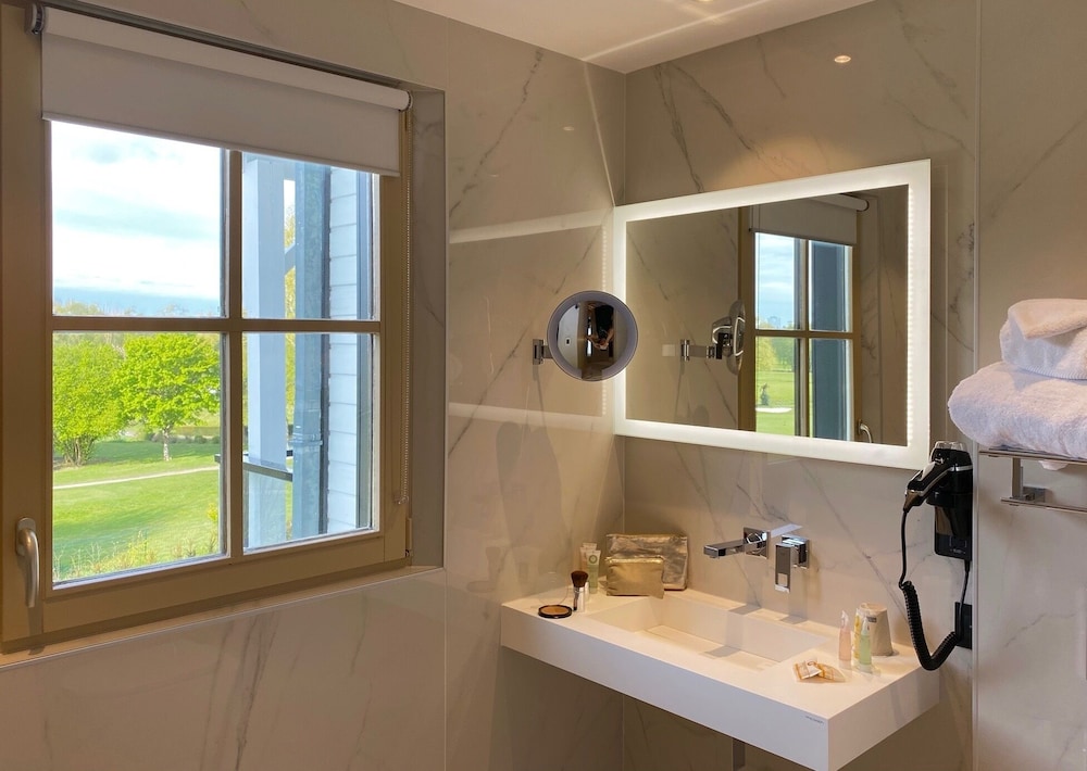 Exclusive Room, 1 King Bed, Non Smoking, Golf View - Photo 2