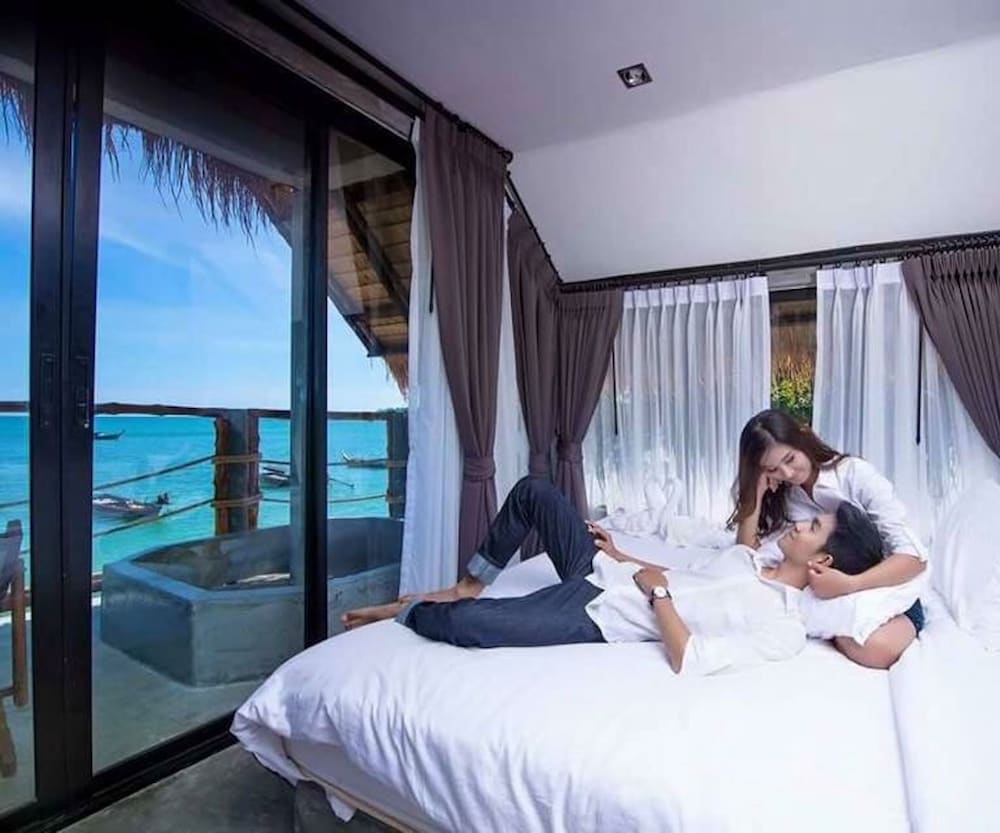 Deluxe Double Room With Sea View photo 3
