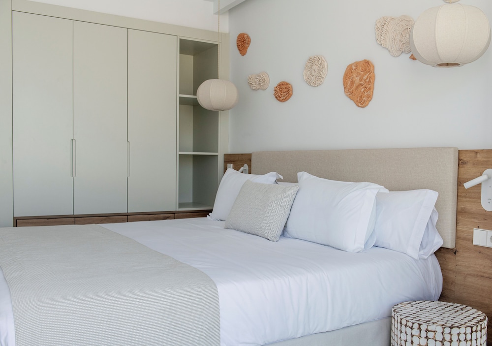 Suite, 2 Bedrooms, Sea View (Frontal 2+3 Children free)