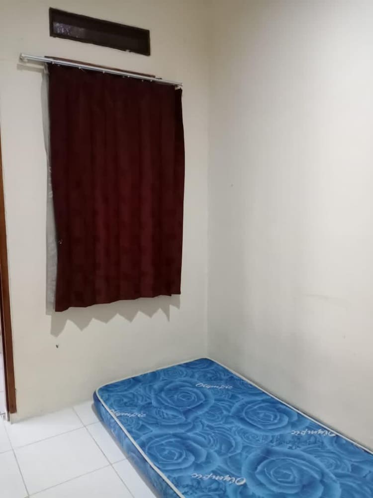 Single Room without AC and Shower
