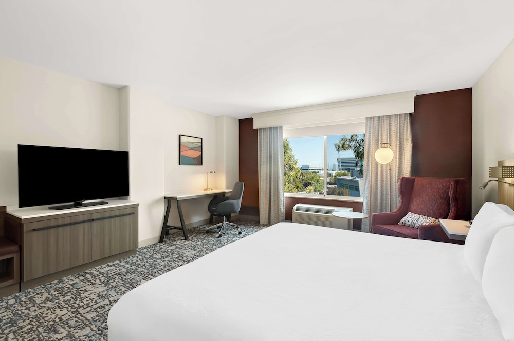One King Bed, Accessible - Photo 2