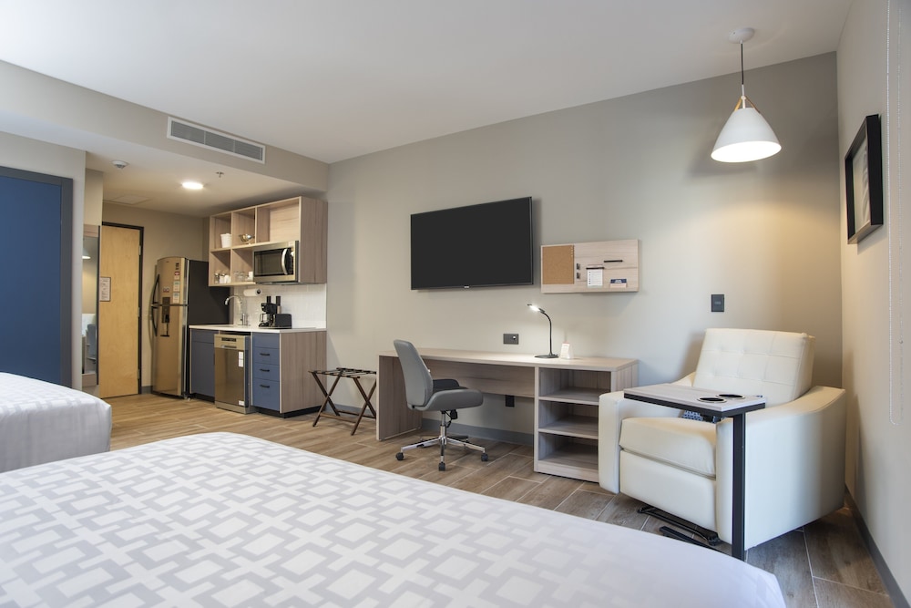 Studio Suite, 1 King Bed, Accessible Bathtub, City View - Photo 4
