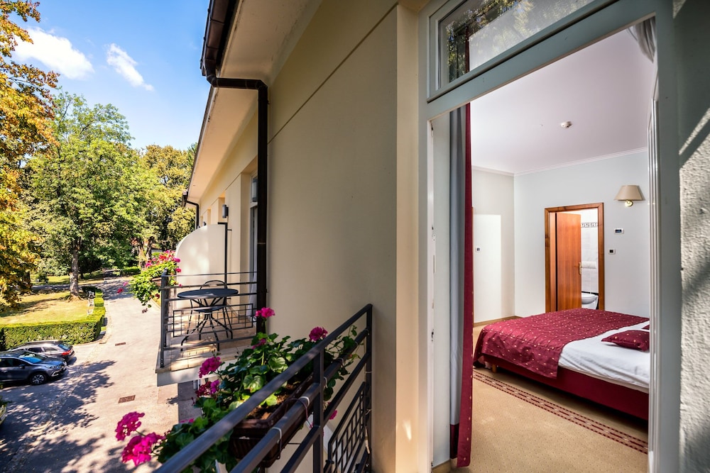 Twin Room, Balcony - Photo 3