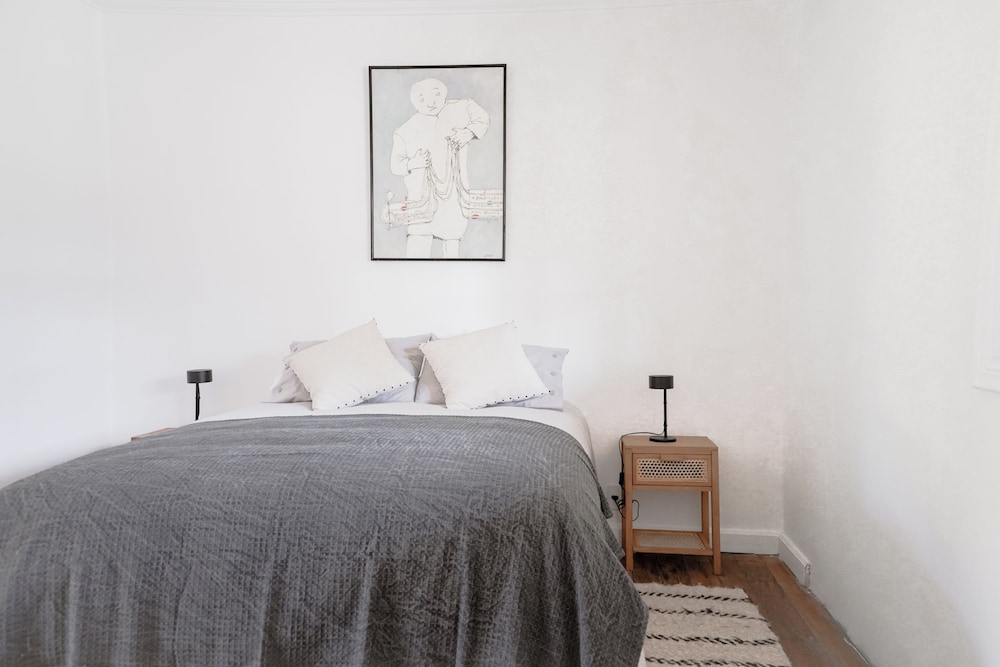 Basic Room, 1 Queen Bed