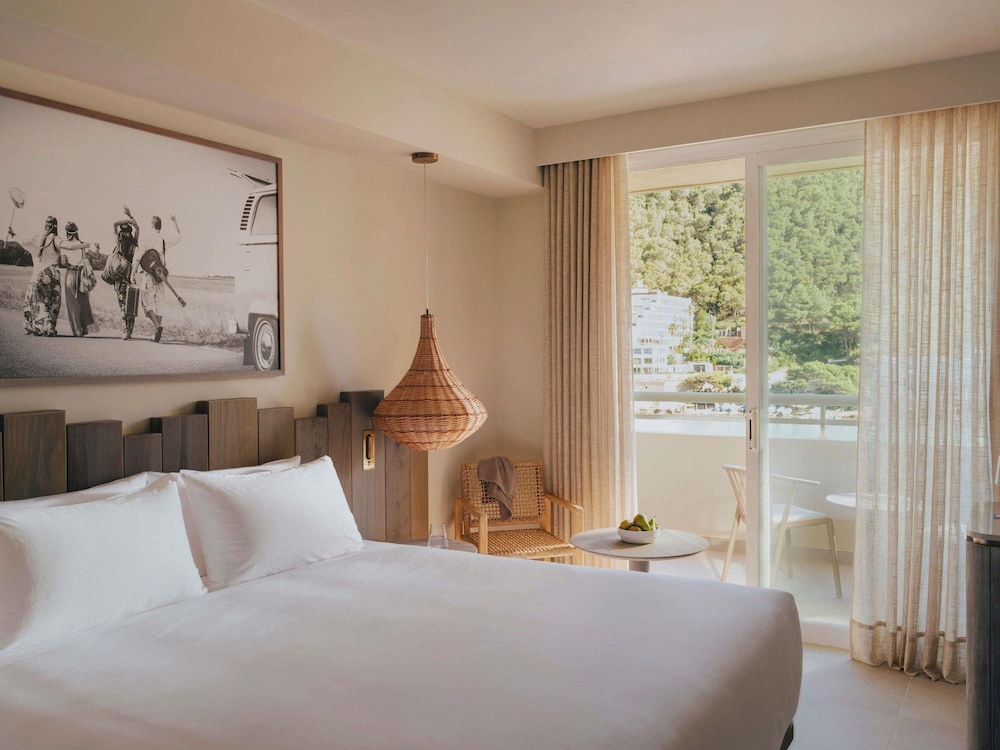 VIP Sea View 2BED, 2 Connected Rooms, King, Frontal Seal View photo 3