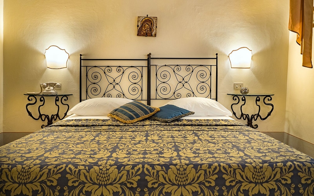 Standard Double or Twin Room - Photo 9