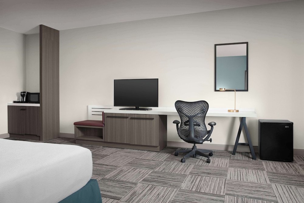 Junior Suite, 1 King Bed, Accessible - Photo 4