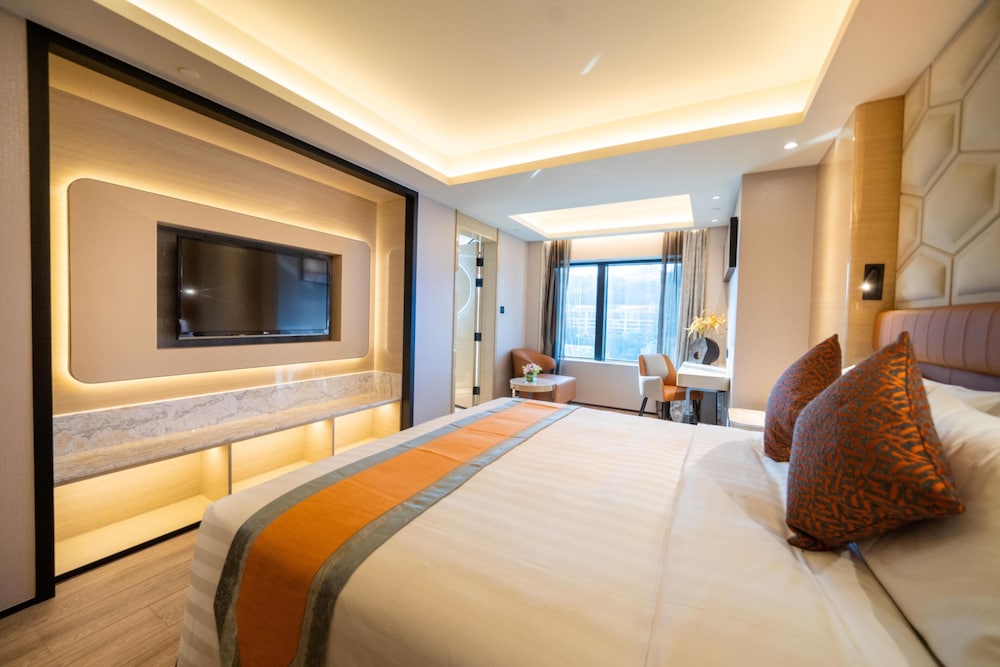 Commercial Suite, one double bed (Partly Non-Smoking Room(with closed window)) in Fortune Tower photo 2