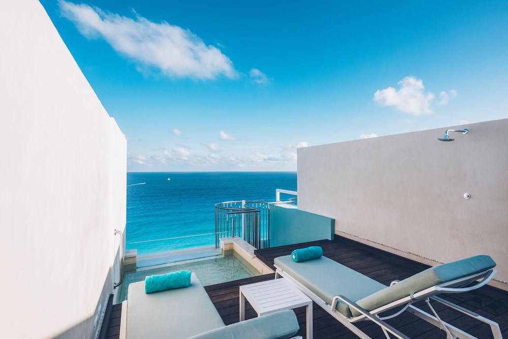 Junior Suite, Oceanfront (Roof Top)