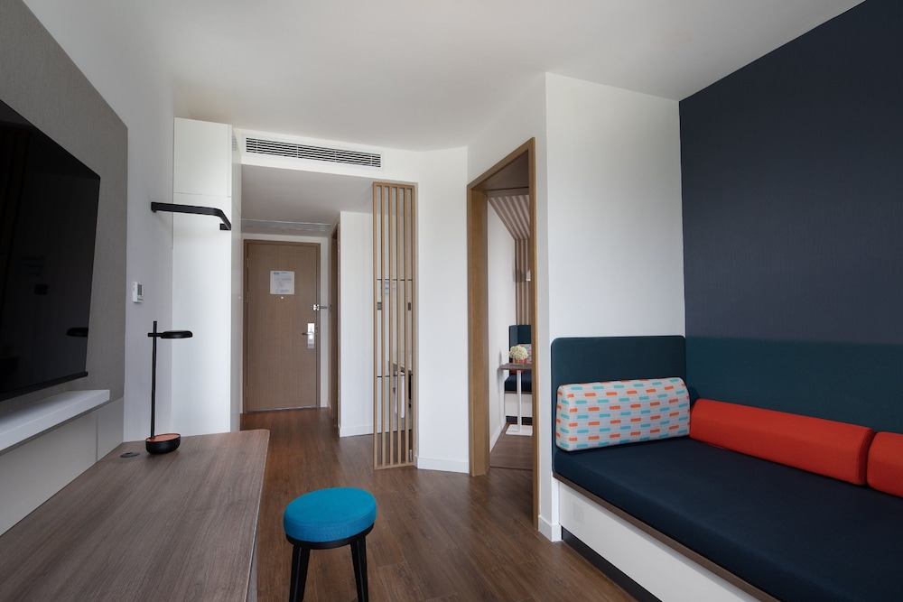 Suite, 1 Bedroom - Photo 6