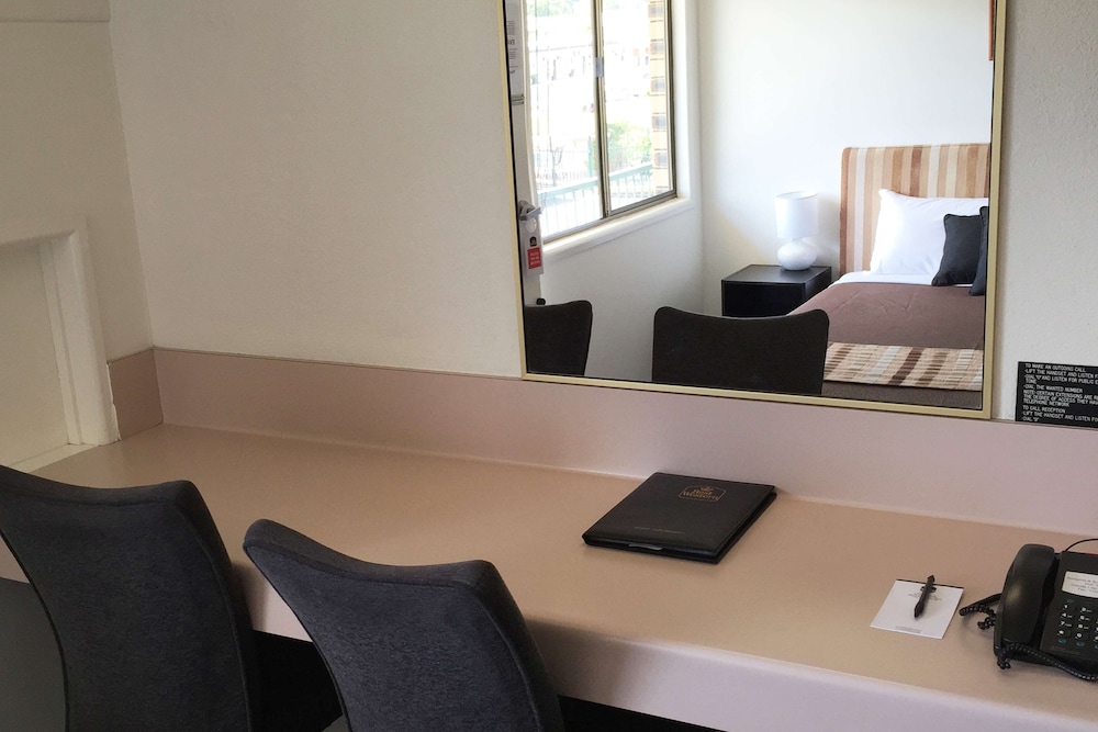 Standard Room, Multiple Beds, Non Smoking - Photo 4