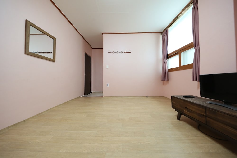 Room (202) photo 1