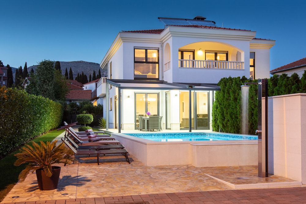 Villa, 5 Bedrooms, Private Pool, Garden View