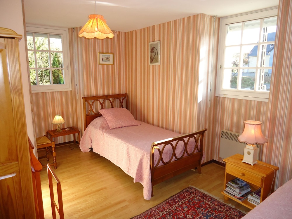 Basic Double Room (Rose)