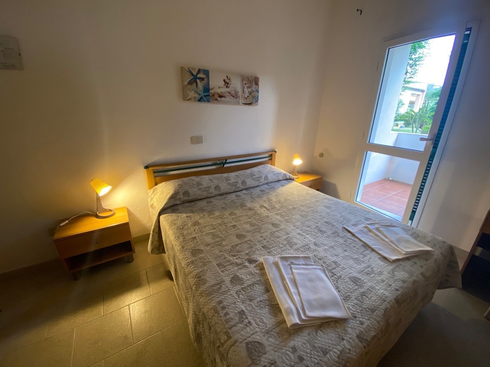 Room, Balcony